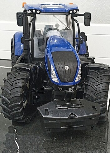 Bruder New Holland T7.315 Traktör