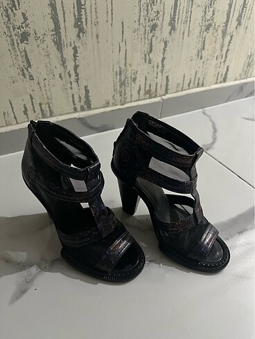 Asos black serisi