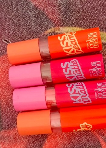 Avon Renkli Pembe Mat ve kremsı rujlar