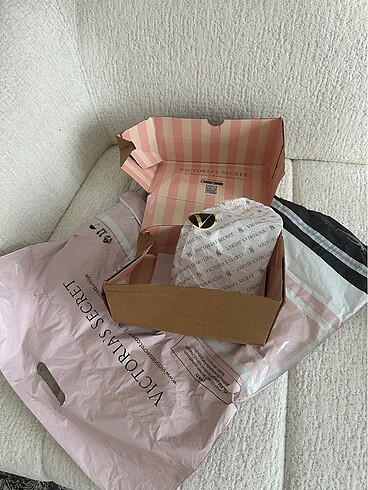 Victoria secret kargo kutusu