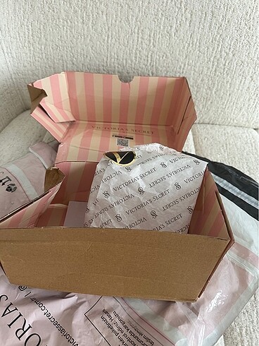  Beden Victoria secret kargo kutusu