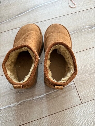 38 Beden Ugg bot