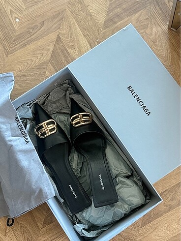 38 Beden siyah Renk Balenciaga 38 numara terlik