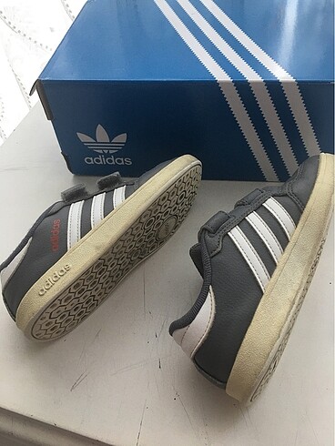 27 Beden Adidas erkek çocuk spor ayakkabı