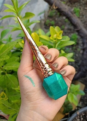 Renkli eyeliner 