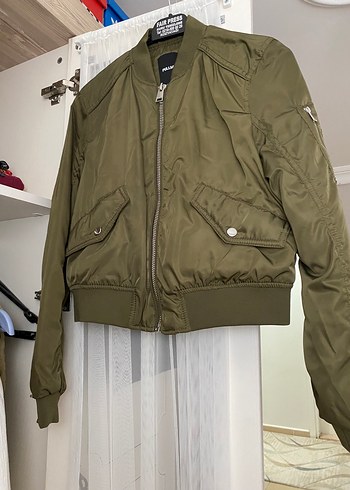 Pull and Bear Yeşil Fermuarlı Sokak Stili Kadın Ceket