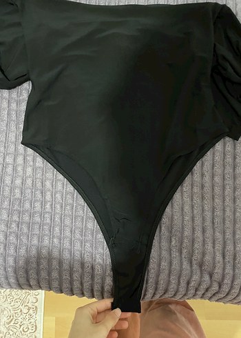 Siyah V Yaka Bluz - Görsel 2