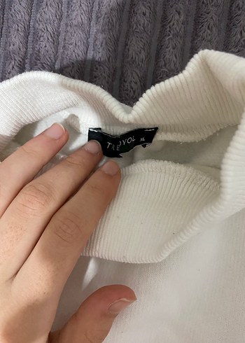 Kadın Beyaz Yüksek Yakalı Sweatshirt - Görsel 2