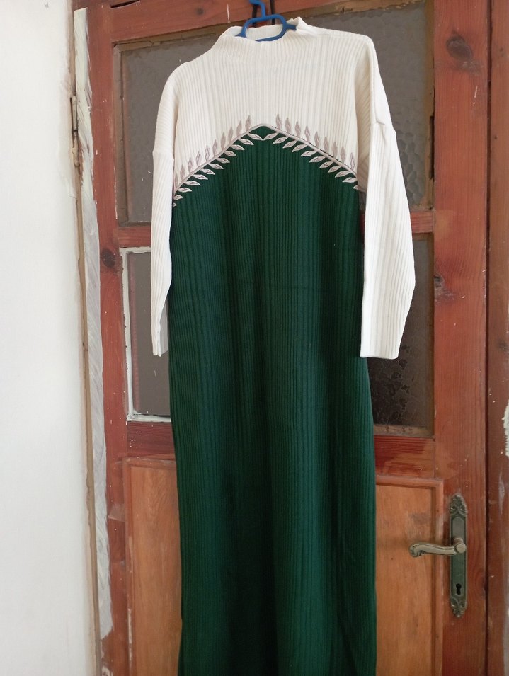 Bohem Tarzı Yeşil Triko Uzun Elbise - Görsel 2