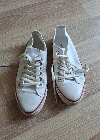 Beyaz Converse 