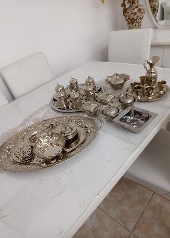 Beden Diger Gri Nakışlı Masa Takımı