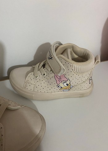 LC Waikiki Kız Çocuk Beyaz Minnie Baskılı Spor Ayakkabı