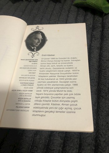 Erich Kästner - Uçan Sınıf Kitabı - Görsel 4