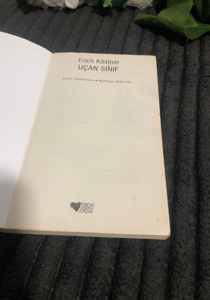 Erich Kästner - Uçan Sınıf Kitabı - Görsel 3