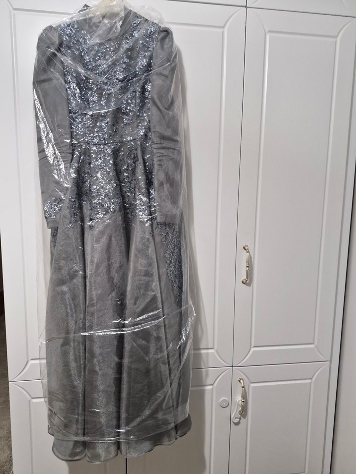 Gri İşlemeli Uzun Kollu Şık Abiye Elbise - Görsel 2