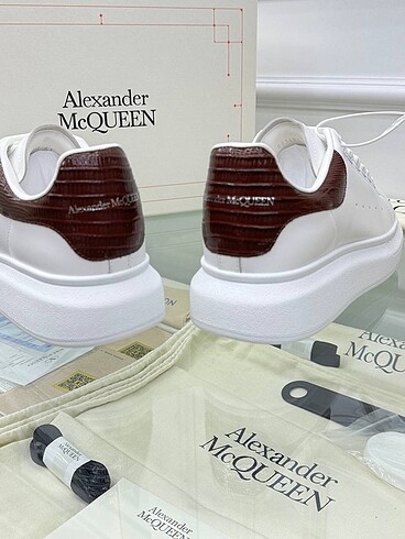 40 Beden ALEXANDER MCQUEEN