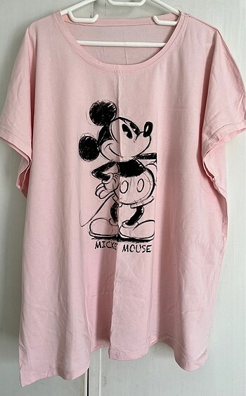 Pembe tişört