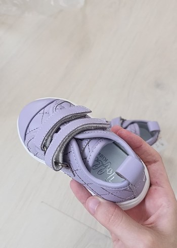 21 Beden mor Renk Kız Çocuk Mor Cırt Cırtlı Spor Ayakkabı