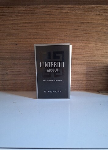 Givenchy L'interdit Absolu