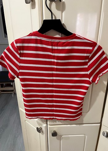 Kırmızı Beyaz Çizgili Kısa Kollu Tişört - Görsel 3