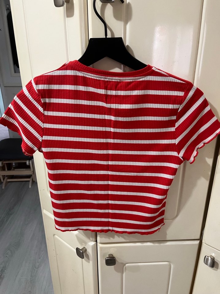 Kırmızı Beyaz Çizgili Kısa Kollu Tişört - Görsel 3