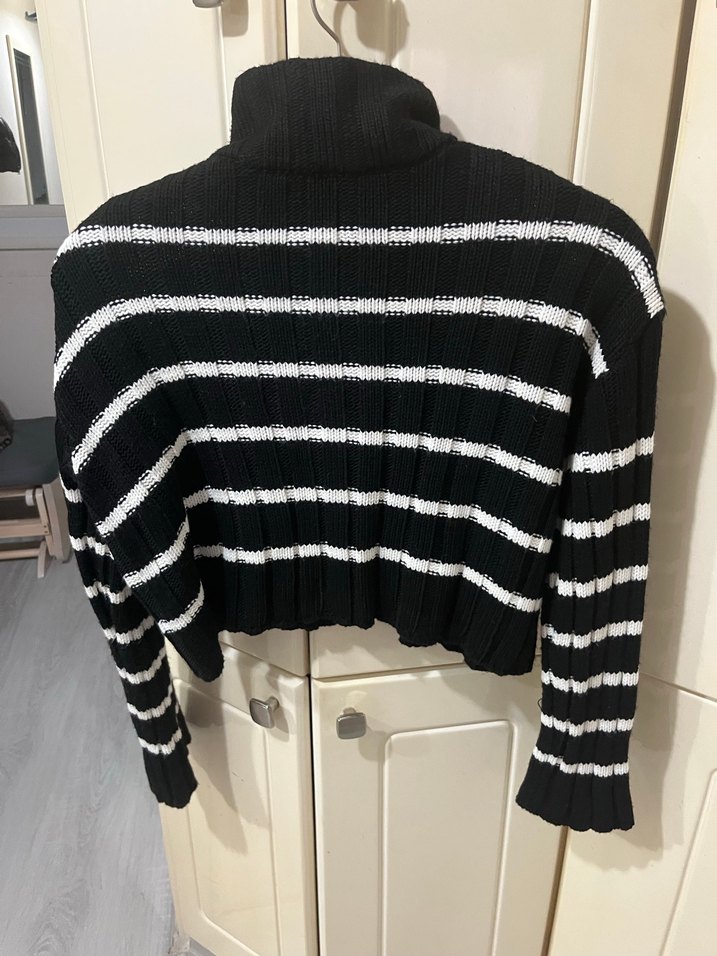 Siyah Beyaz Çizgili Fitilli Triko Kazak - Görsel 3