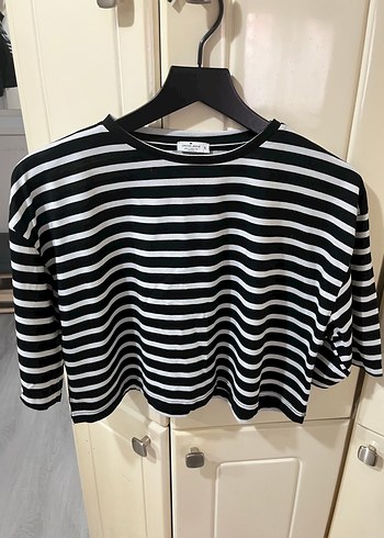 Siyah Beyaz Çizgili Uzun Kollu Crop Top - Görsel 3