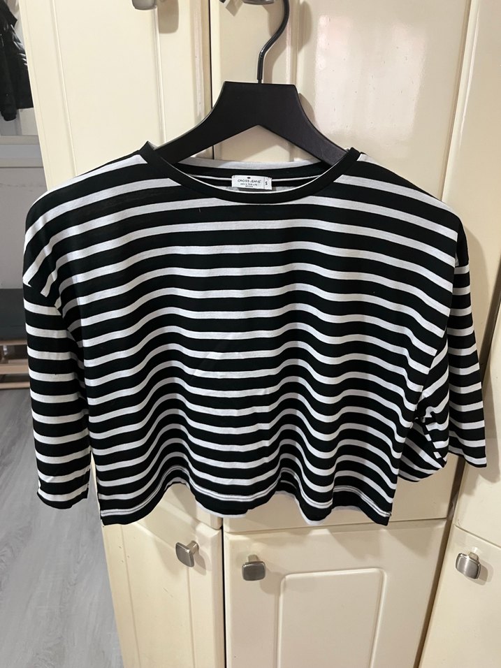 Siyah Beyaz Çizgili Uzun Kollu Crop Top - Görsel 3