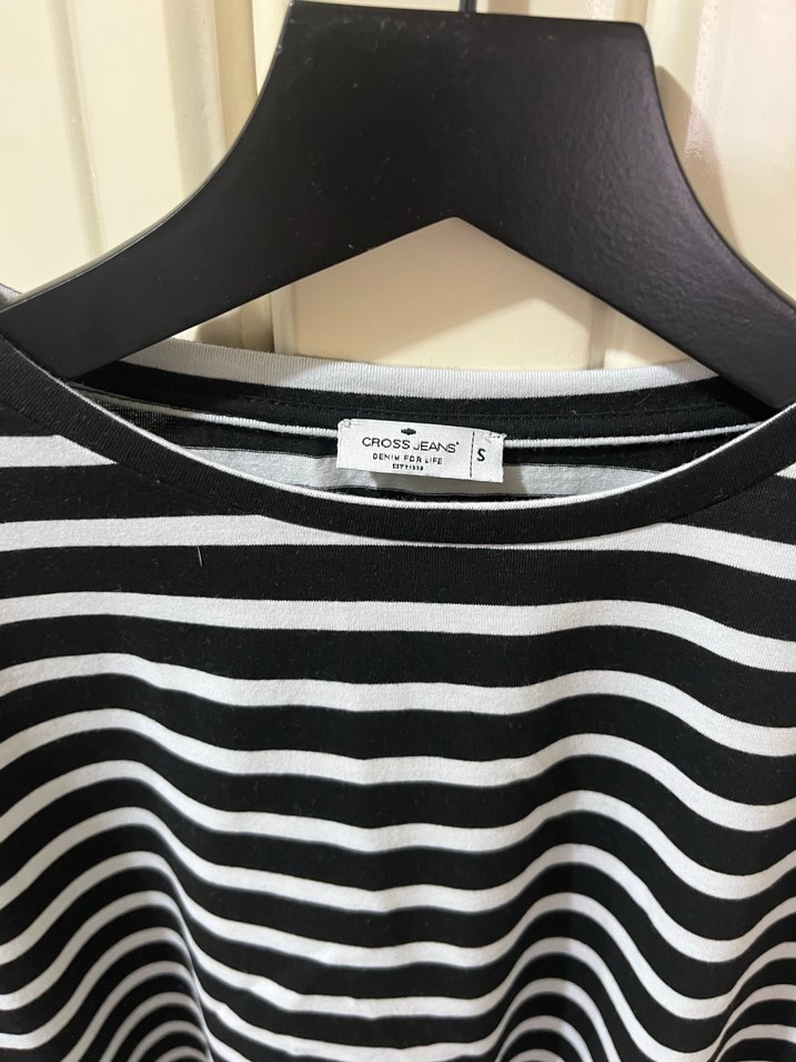 Siyah Beyaz Çizgili Uzun Kollu Crop Top - Görsel 2