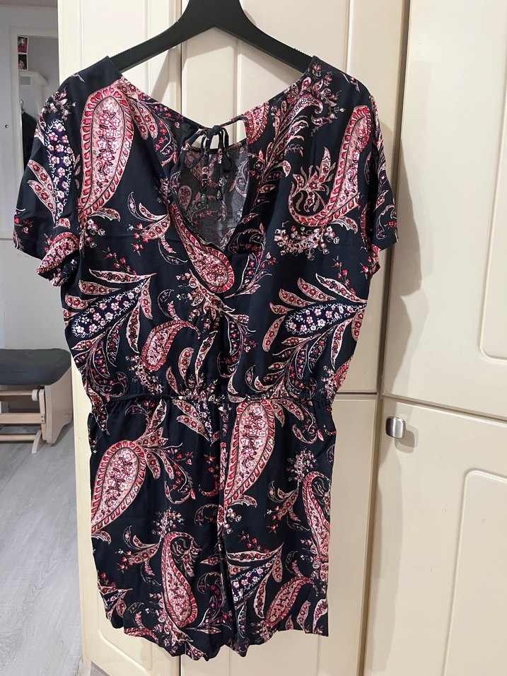 Bohem V Yaka Kısa Kollu Mini Tulum - Görsel 3