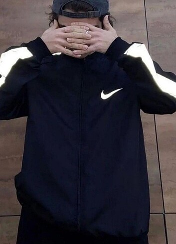 Nike reflektörlü yağmurluk 