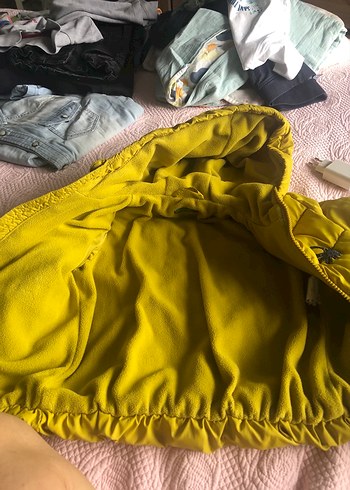 Benetton Benetton marka Sarı Kapüşonlu Erkek Çocuk Mont 2-3 yaş