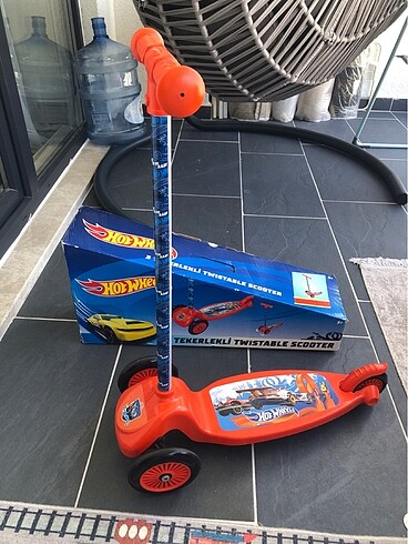 Hot whells marka scooter