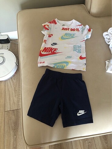 Nike sort tisort takim 3-4 yas