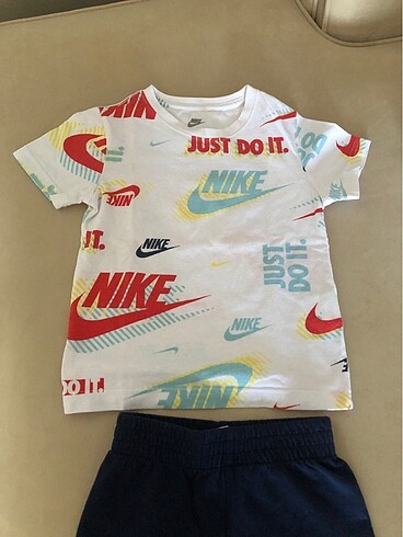 Nike Nike sort tisort takim 3-4 yas