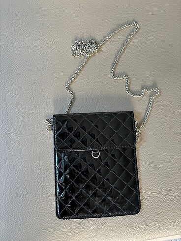 Siyah telefon ve cüzdan çantası