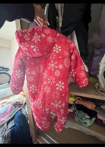 Kız Bebek Kırmızı Kapüşonlu Kar Tulumu - Görsel 3