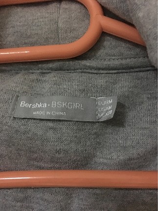 m Beden Bershka kolları tüylü hırka