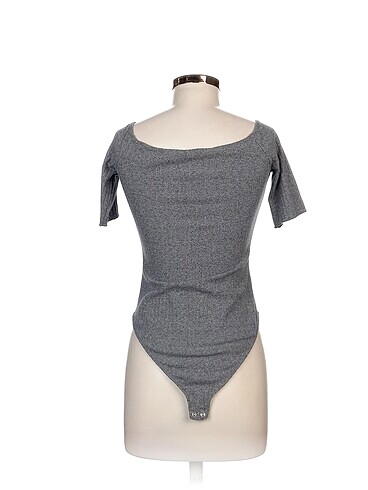 l Beden Bershka Bluz %70 İndirimli.