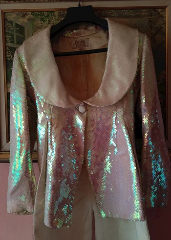 Pembe Parlak İşlemeli Frak, Kuru Temizleme Gerektiriyor - Görsel 2