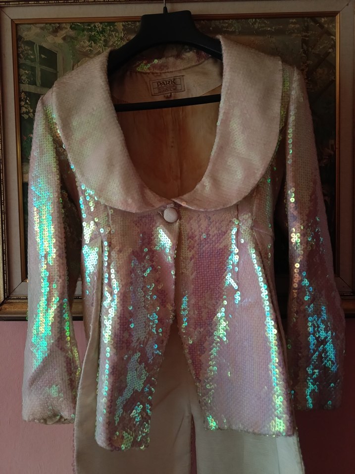 Pembe Parlak İşlemeli Frak, Kuru Temizleme Gerektiriyor - Görsel 2