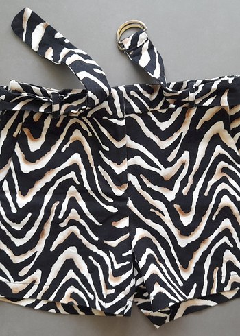 Koton Arzu Sabancı Zebra Desenli Mini Kadın Şort