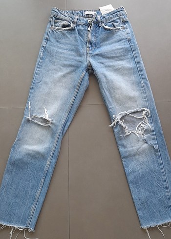 Bershka Mavi Pastel Renk Yırtık Denim Pantolon
