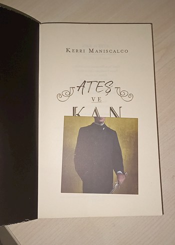  Ateş ve Kan - Kerri Maniscalco