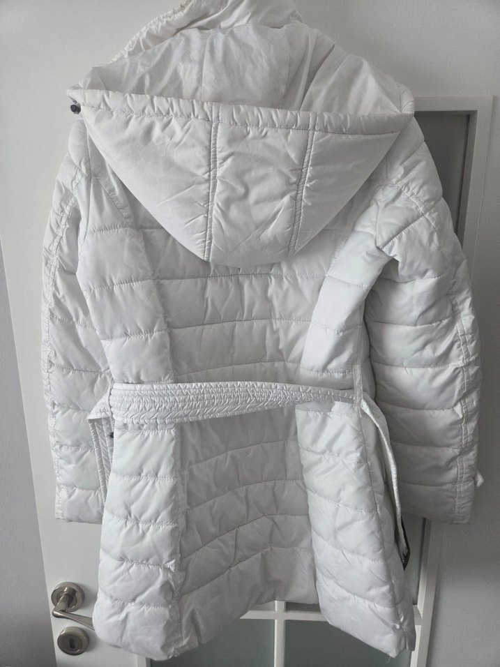 Beyaz Kuşaklı Kadın Kışlık Mont - Görsel 2