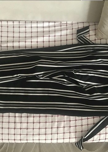 Kadın Siyah Çizgili Pilili Mini Kumaş Pantolon - Görsel 2