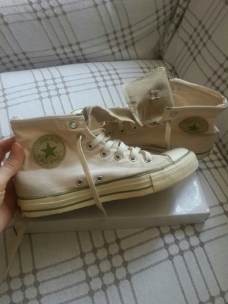 Az kullanilmis orjinal krem rengi converse ayakkabi