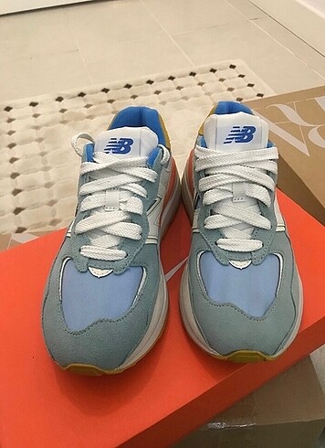 New Balance Sneaker