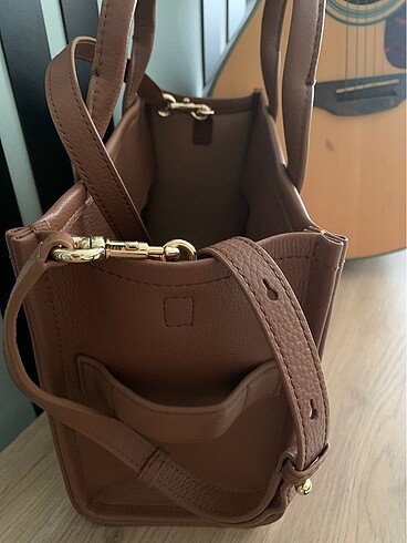 Beden MARC JACOBS The Medium Tote Bag(argan oil)