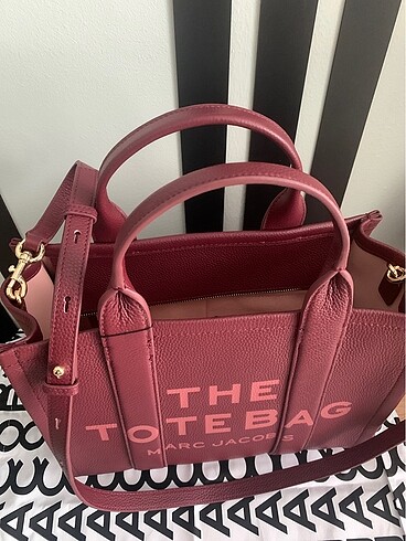 Marc Jacobs MARC JACOBS The Medium Tote Bag (chianti)